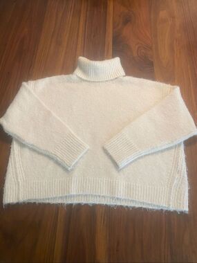 Top Shop Women's Off-White Turtle Neck Pullover Cropped Sweater Size 0-2